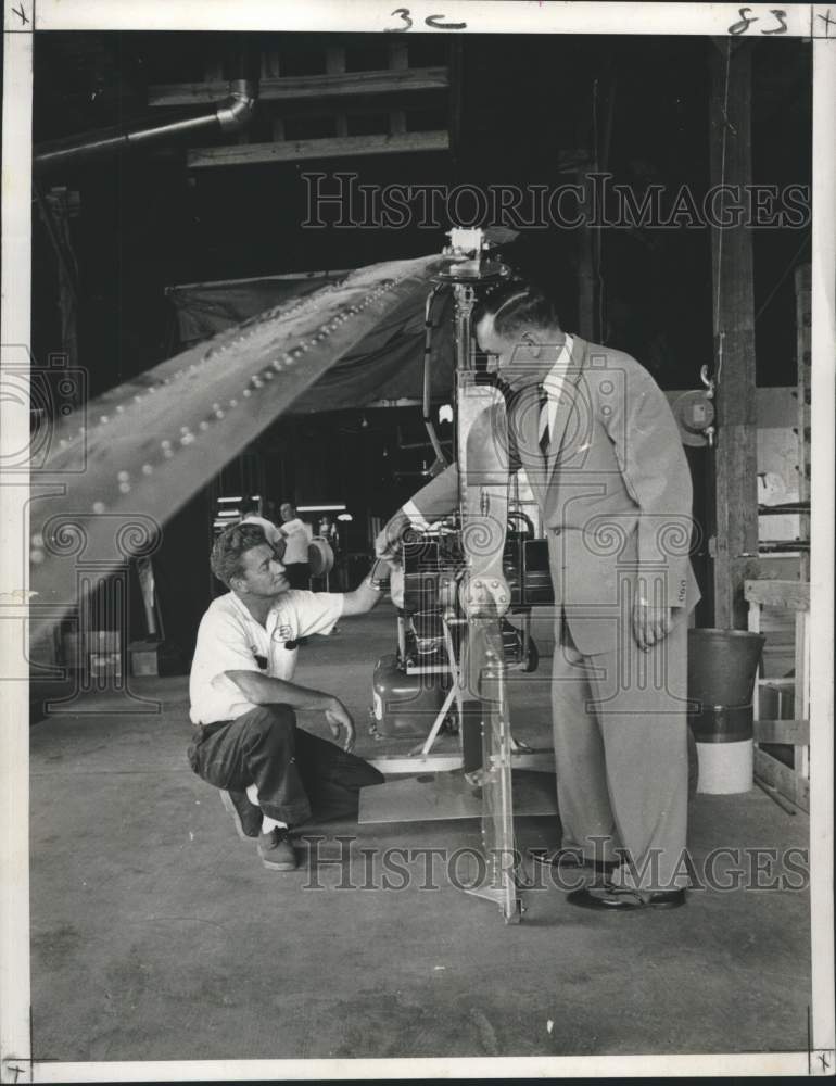 Load image into Gallery viewer, 1966 Press Photo Aircraft firm hums with activity in Raleigh, North Carolina
