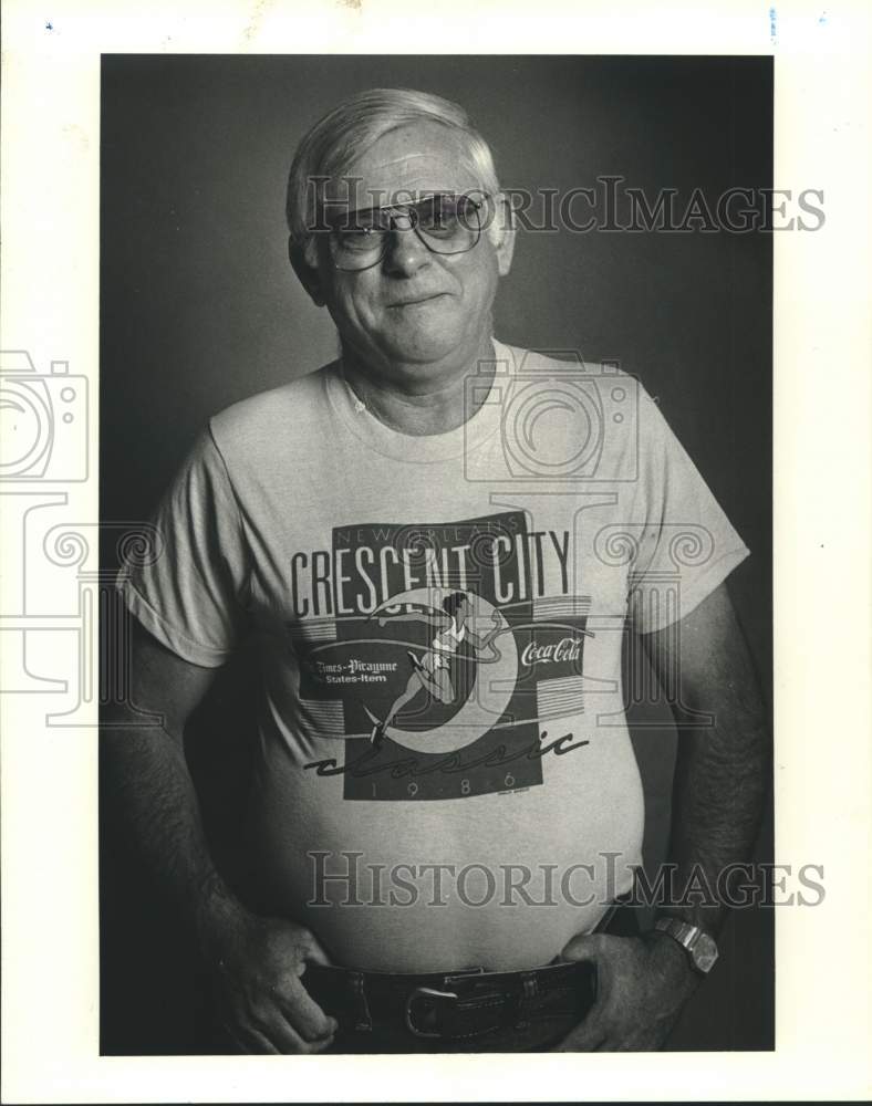 1986 Press Photo Crescent City Classic - Bill Rainey in T-Shirt - noc33469- Historic Images