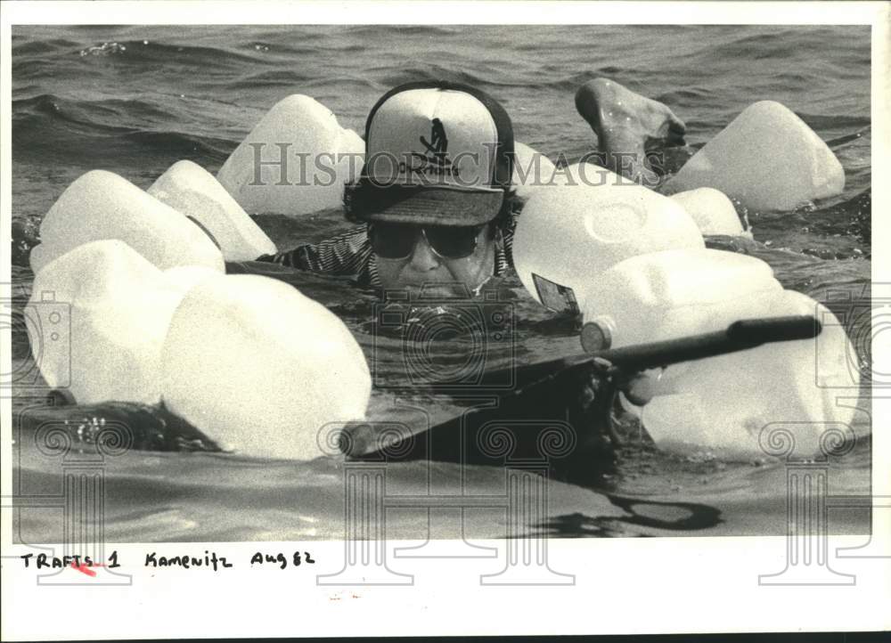 1982 Press Photo Allen Champagne with sinking Milk Jug Raft in Louisiana Race- Historic Images