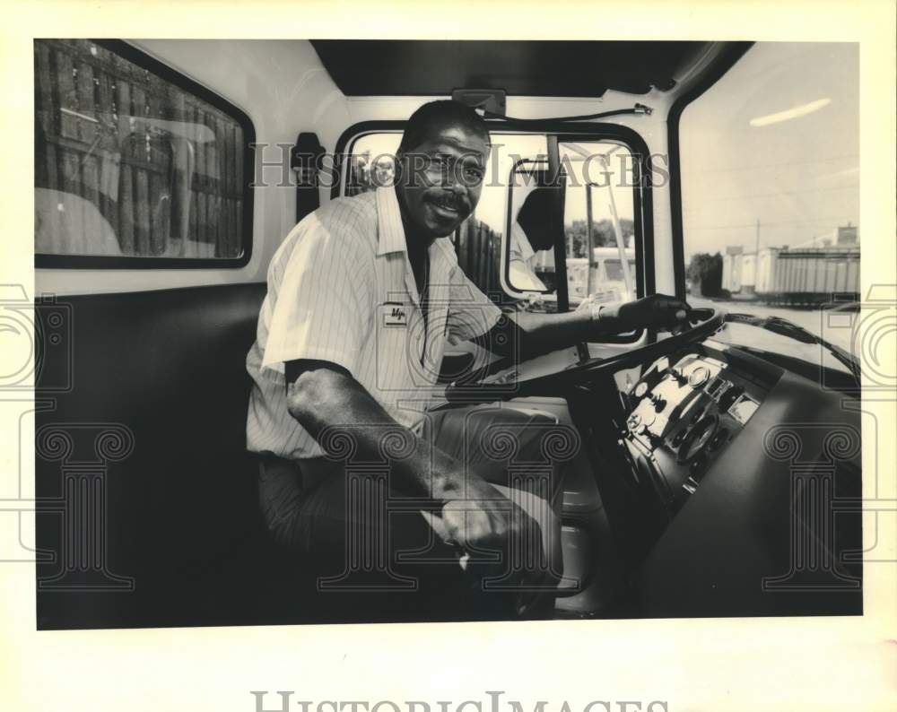 1990 Press Photo Myron Randall, award winning driver inside Cab of Truck- Historic Images