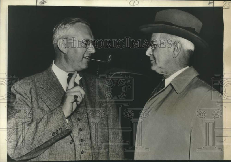 Load image into Gallery viewer, 1952 Press Photo Defense Mobilizer Steelman with Commerce Secretary Sawyer
