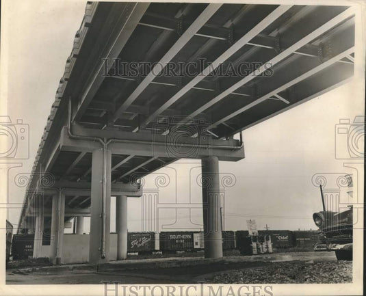 1962 Press Photo Robertson Street Overpass spans railroad tracks - noc34054