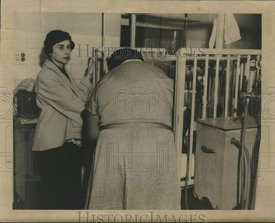 1957 Press Photo Shelly Owen's mother & nurse Celina Mack at Charity Hospital