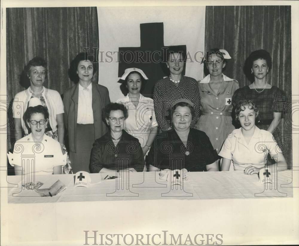 1960 Press Photo Members of the Camp Leroy Johnson Officers Wives Club- Historic Images