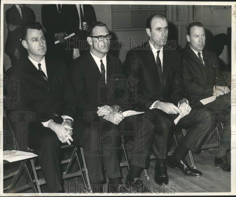 Load image into Gallery viewer, 1968 Press Photo Sports-Fitness Officials Meet at Loyola Field House - noc34114
