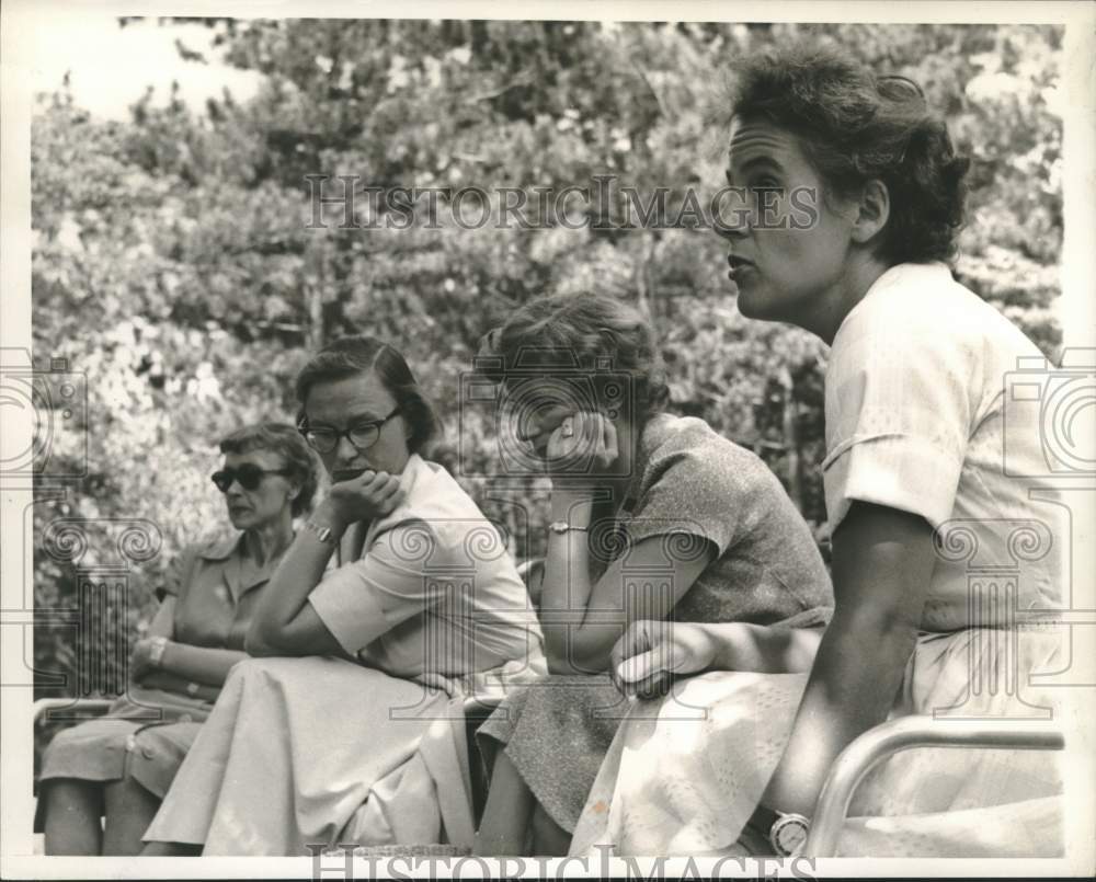 1959 Press Photo Dr. Janina Storkowicz and other concentration camp survivors