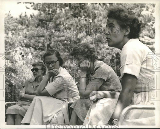 1959 Press Photo Dr. Janina Storkowicz and other concentration camp survivors