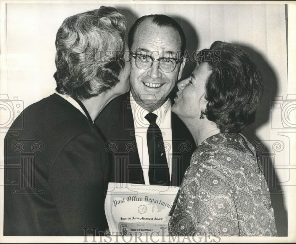1967 Press Photo Mrs. Logan &amp; Claire Kloor secretaries to Chief Postal Inspector