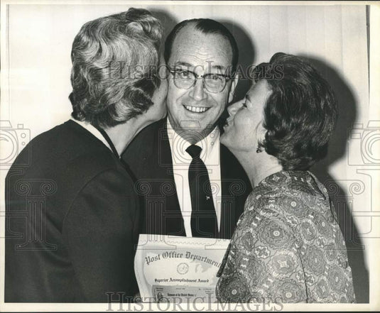 1967 Press Photo Mrs. Logan & Claire Kloor secretaries to Chief Postal Inspector