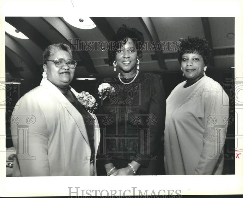 Load image into Gallery viewer, 1995 Press Photo Agreta Patterson and other university women attend Gala lunch
