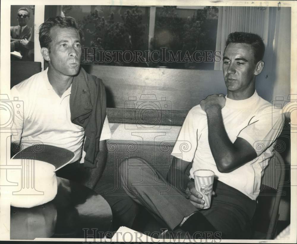 1968 Press Photo Golf - Bob Stanton Relaxing with Unidentified Man - noc34551- Historic Images