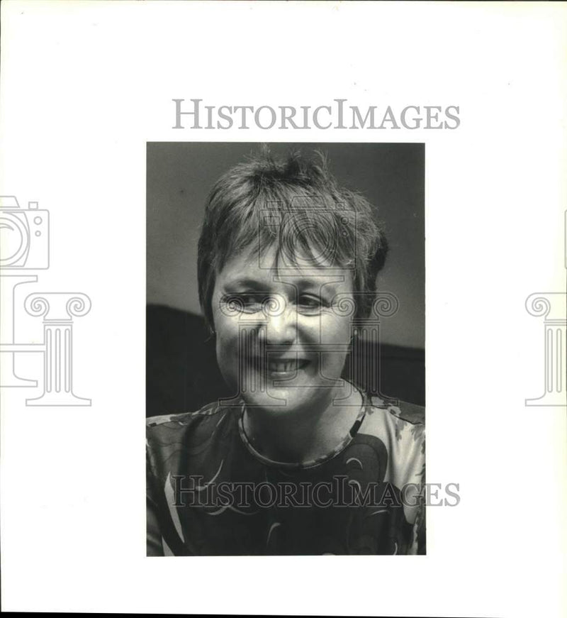Load image into Gallery viewer, 1987 Press Photo Professor Karlene Roberts interviewed at Hotel Intercontinental
