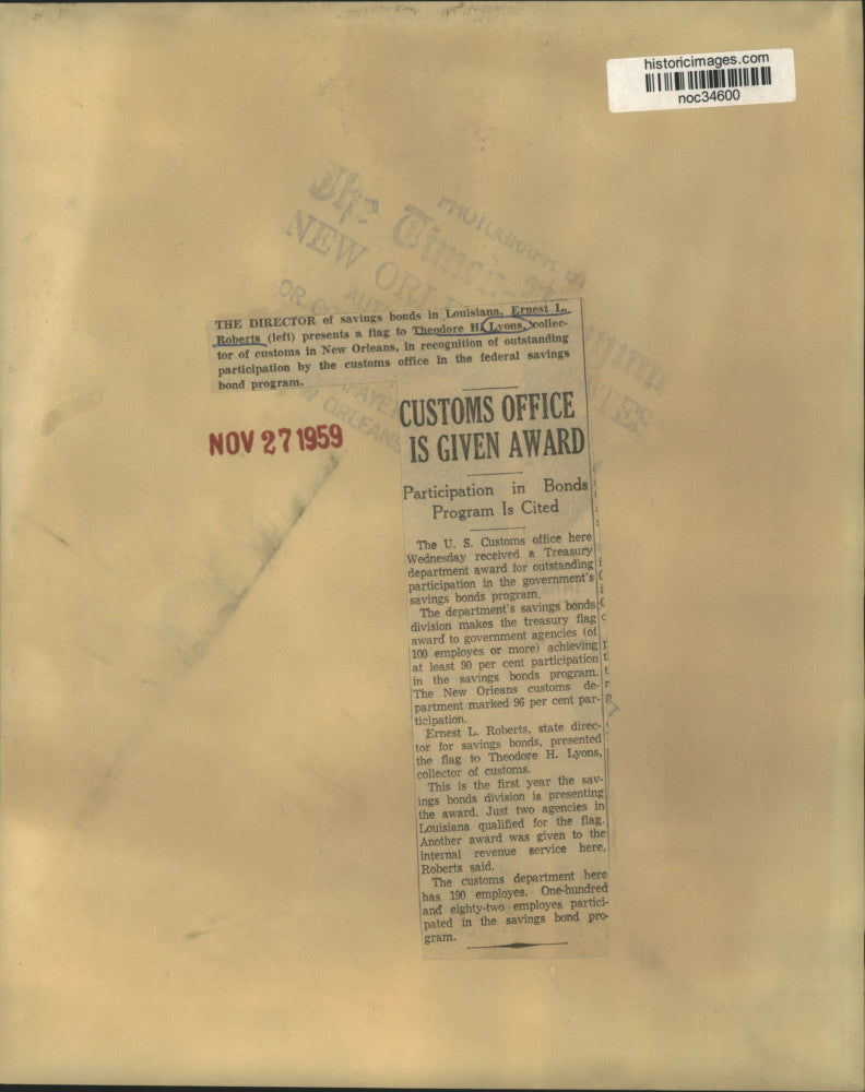 1959 Press Photo New Orleans customs receives savings bond award - noc34600