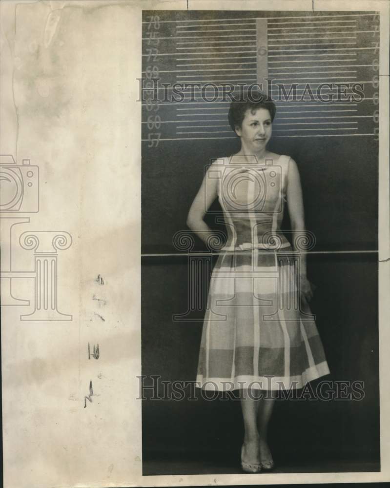 1958 Press Photo Margie Roach in police line up after being arrested for murder.
