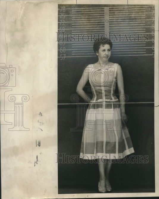 1958 Press Photo Margie Roach in police line up after being arrested for murder.