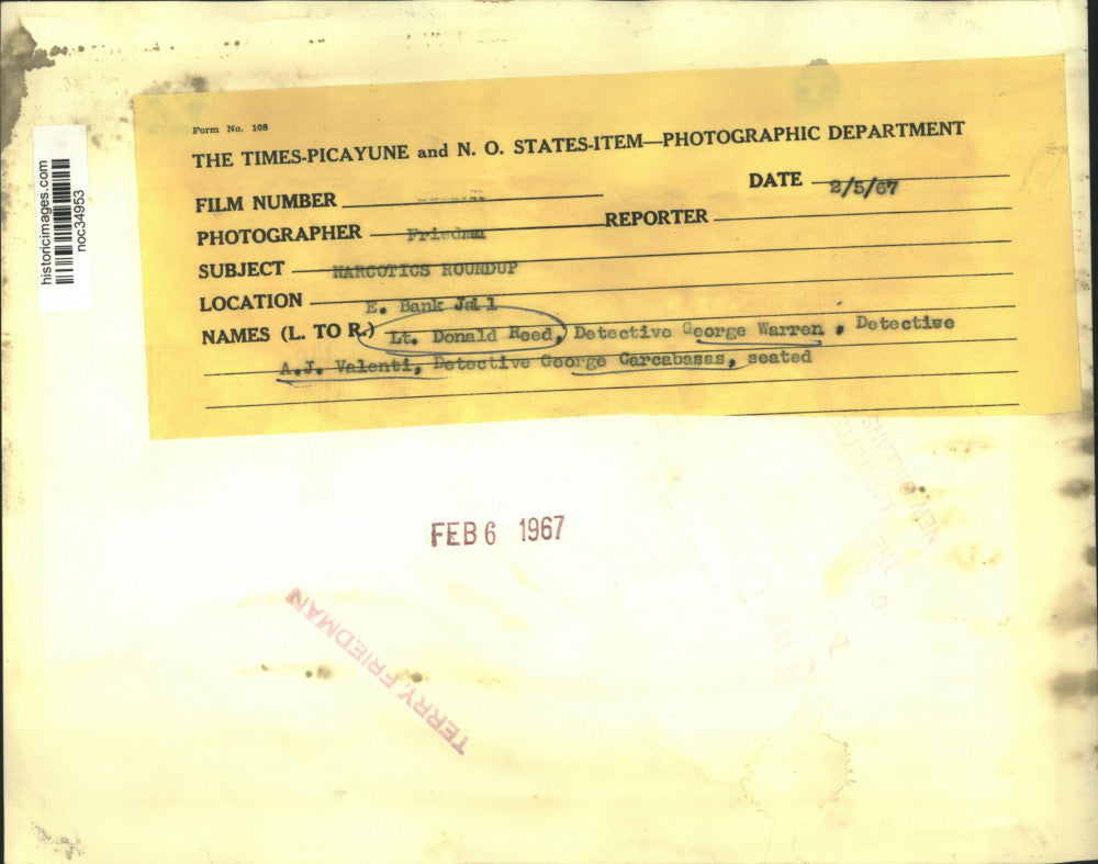 1967 Press Photo Lt. Donald Reed and detectives display narcotics roundup items