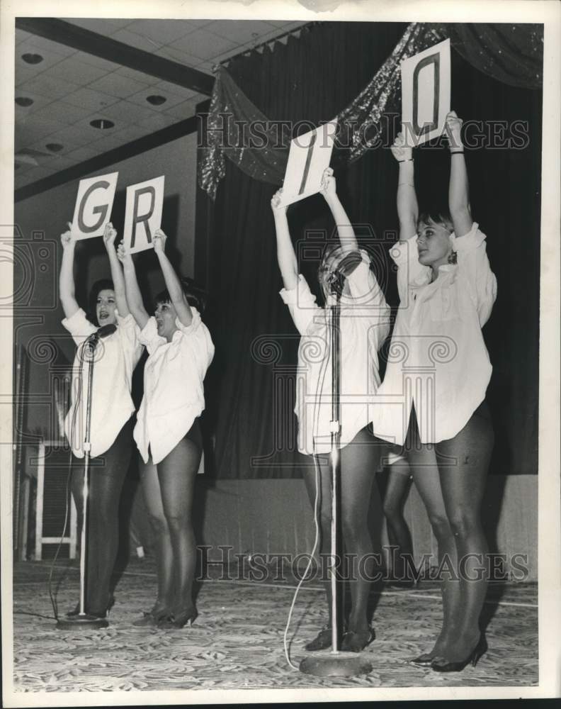 Load image into Gallery viewer, 1966 Press Photo Girls hold signs at Gridiron Show - noc34987
