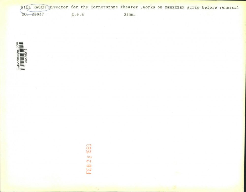 1989 Press Photo Bill Rauch, director of Cornerstone Theater works on script