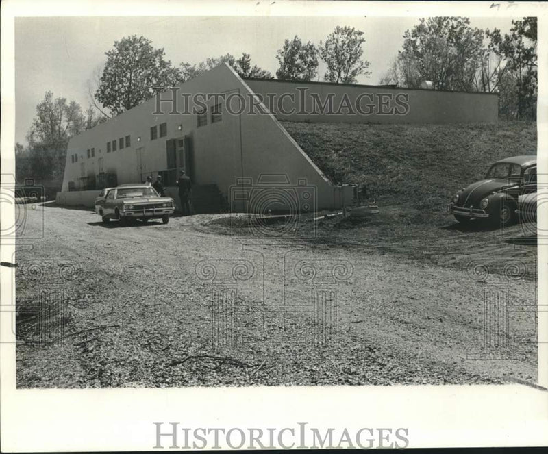 Load image into Gallery viewer, 1967 Press Photo Riverside Research Laboratories of Tulane University.
