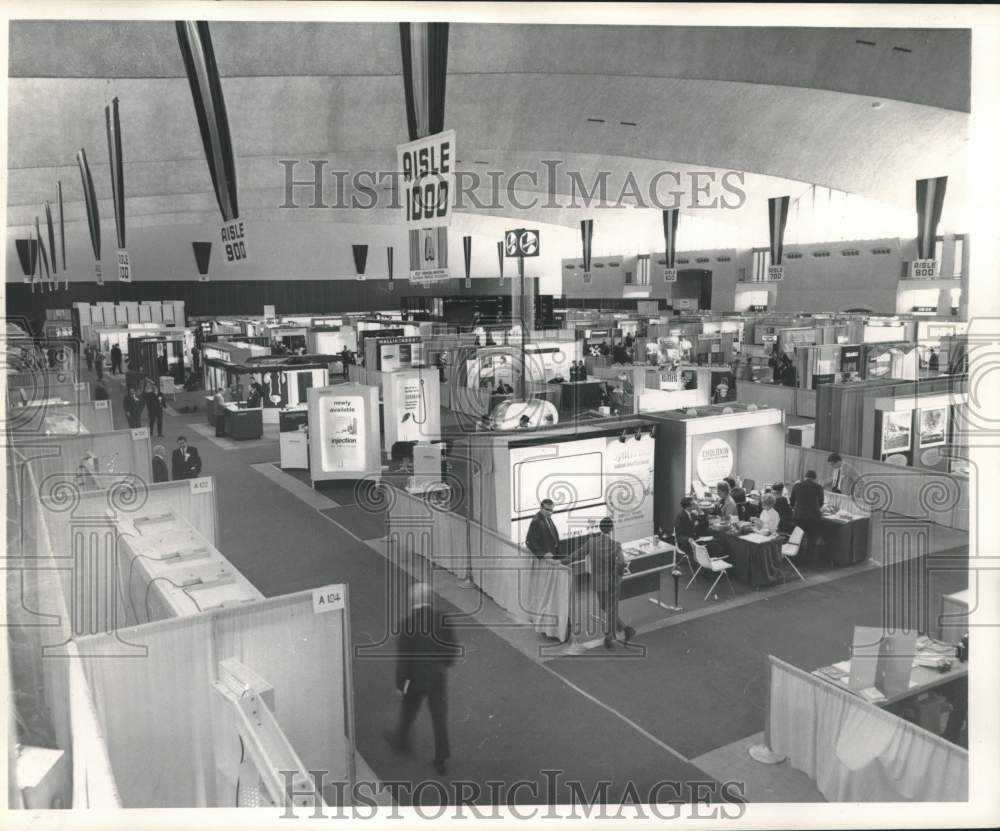 1969 Press Photo Rivergate conventioneers and visitors. - noc35237