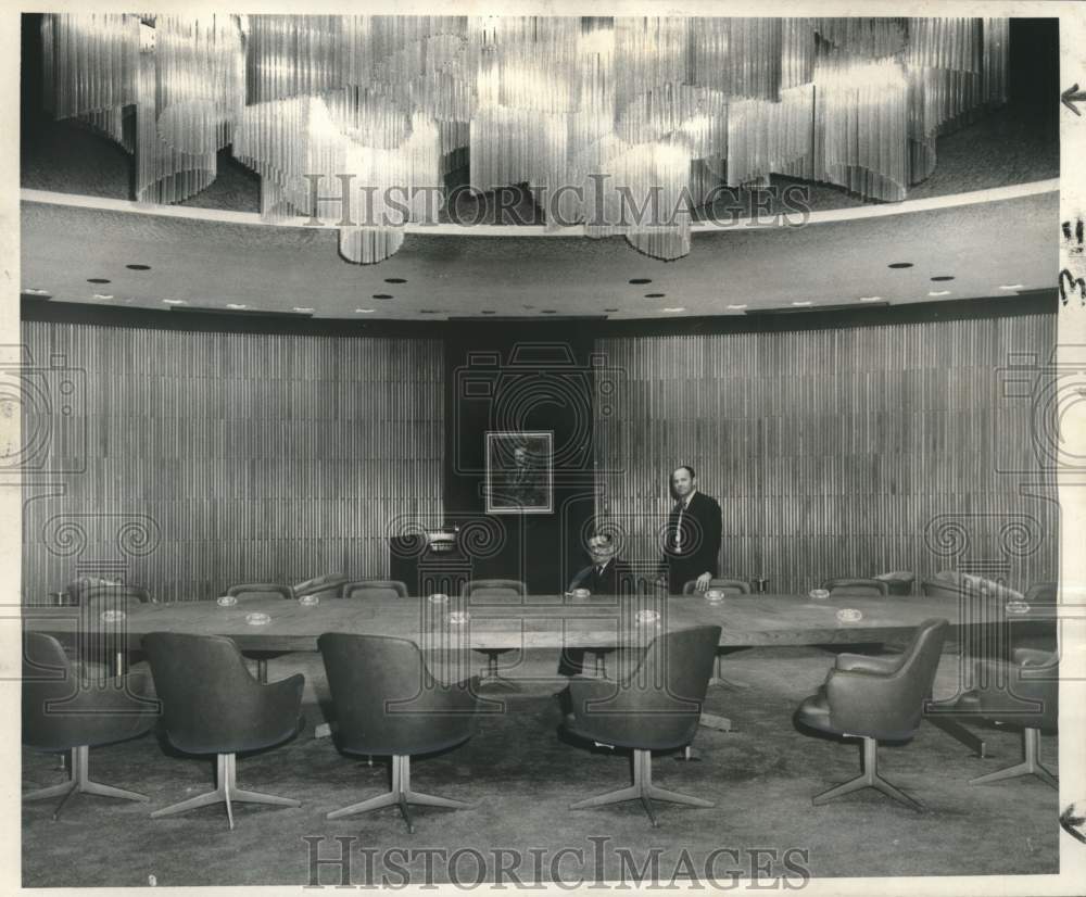1969 Press Photo Rivergate officials attend W.J. Amoss Room dedication.