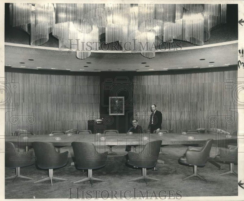 Load image into Gallery viewer, 1969 Press Photo Rivergate officials attend W.J. Amoss Room dedication.
