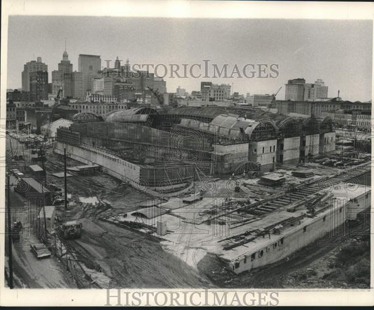 1966 Press Photo Rivergate convention facility construction on busy riverfront.