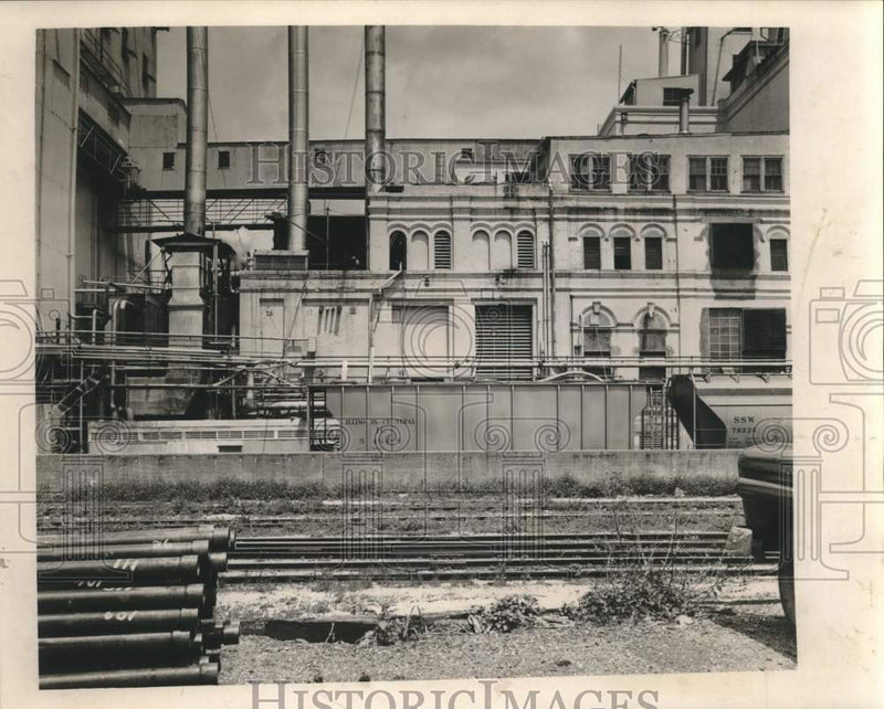 Load image into Gallery viewer, 1965 Press Photo Back of Brewery by Train Tracks - noc35418
