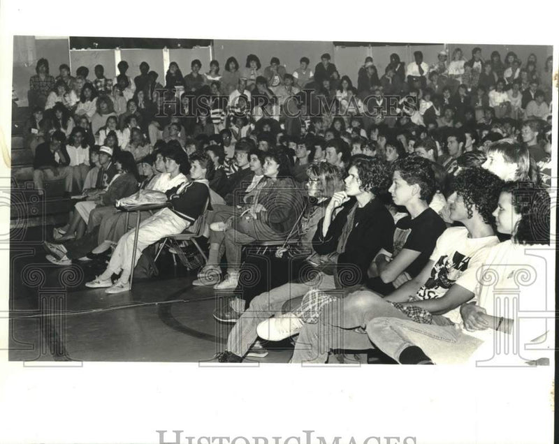 Load image into Gallery viewer, 1937 Press Photo Riverdale High School Students Watch Film, Jefferson
