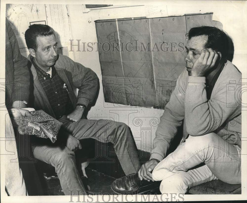 Load image into Gallery viewer, 1967 Press Photo Lieutenant Donald Reed and arrested Donald Marshall - noc35770
