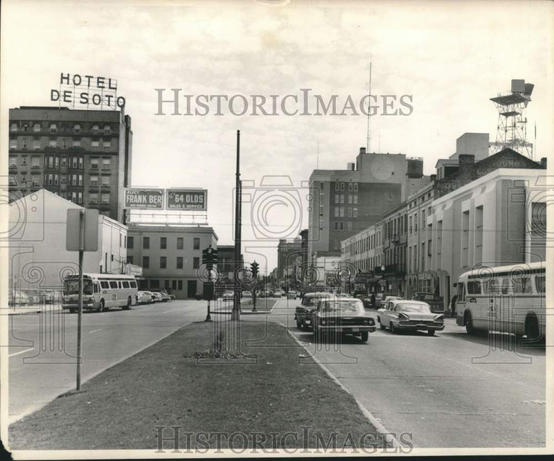 Load image into Gallery viewer, 1964 Press Photo Poydras Street in New Orleans - noc35823
