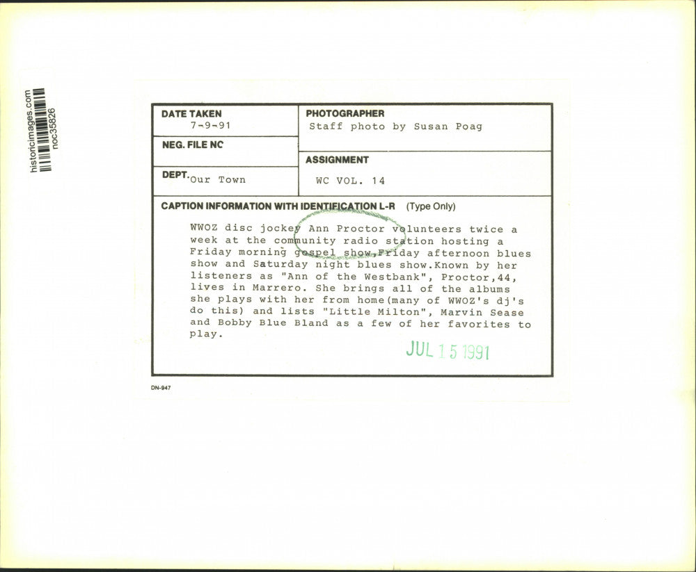 1991 Press Photo Ann Proctor, WWOZ Disc Jockey, at Community Radio Station