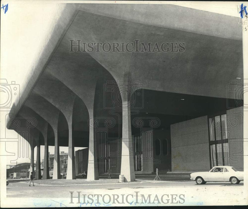 Load image into Gallery viewer, 1969 Press Photo Entrance to The Rivergate - noc35939
