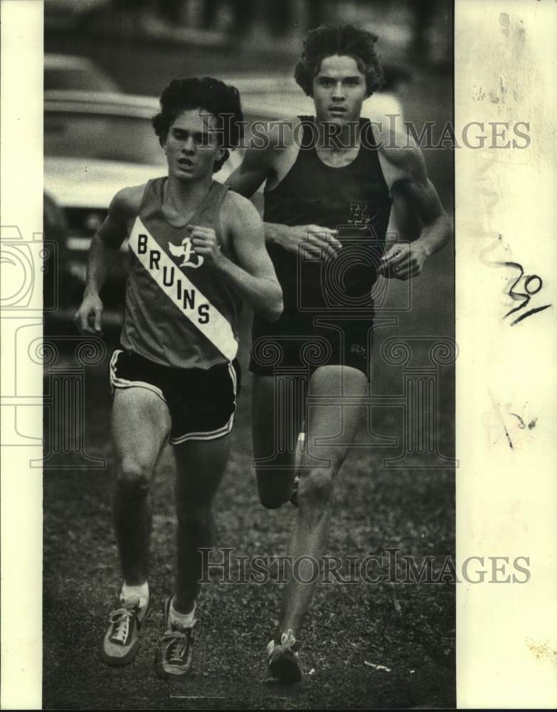 1979 Press Photo Bonnabel&#39;s John Ratcliffe outkicked Todd Jennings in Quad A- Historic Images