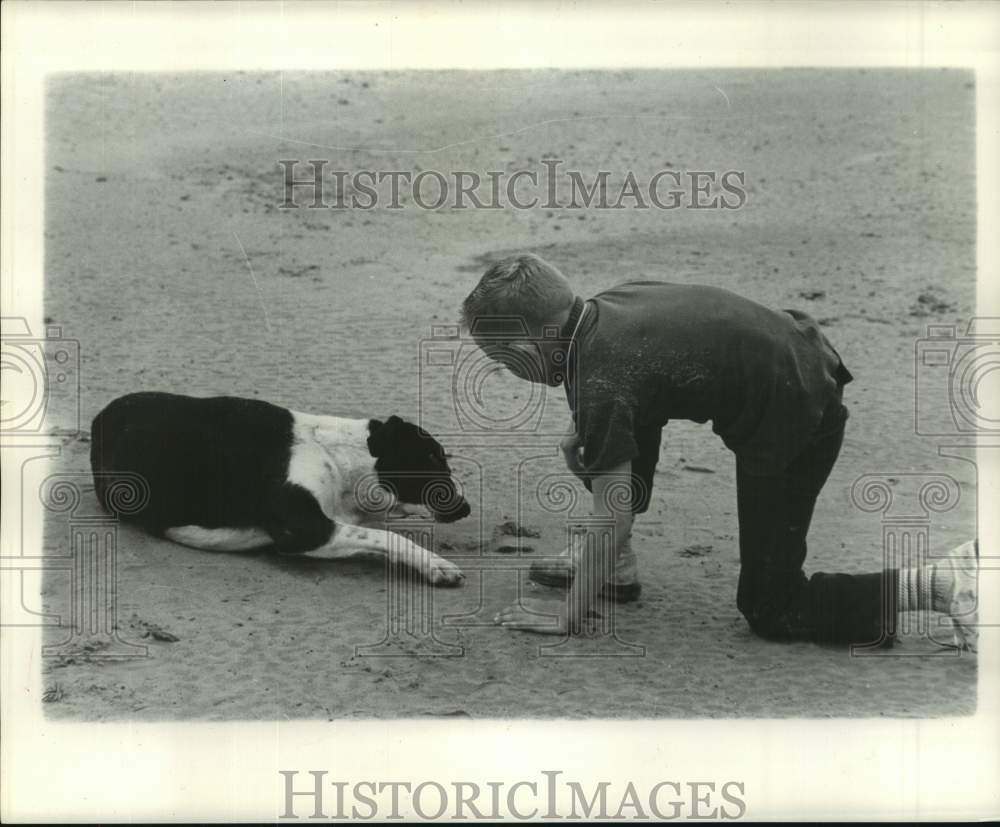 1961 Press Photo Boy and his dog on the beach in Sandersville, Mississippi.