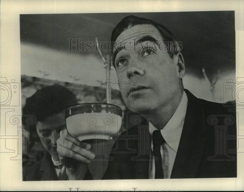 1962 Press Photo Pennsylvania governor candidate William Scranton holds cup.
