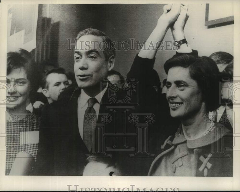 Load image into Gallery viewer, 1964 Press Photo Mary Scranton raises her hand in victory - noc36939
