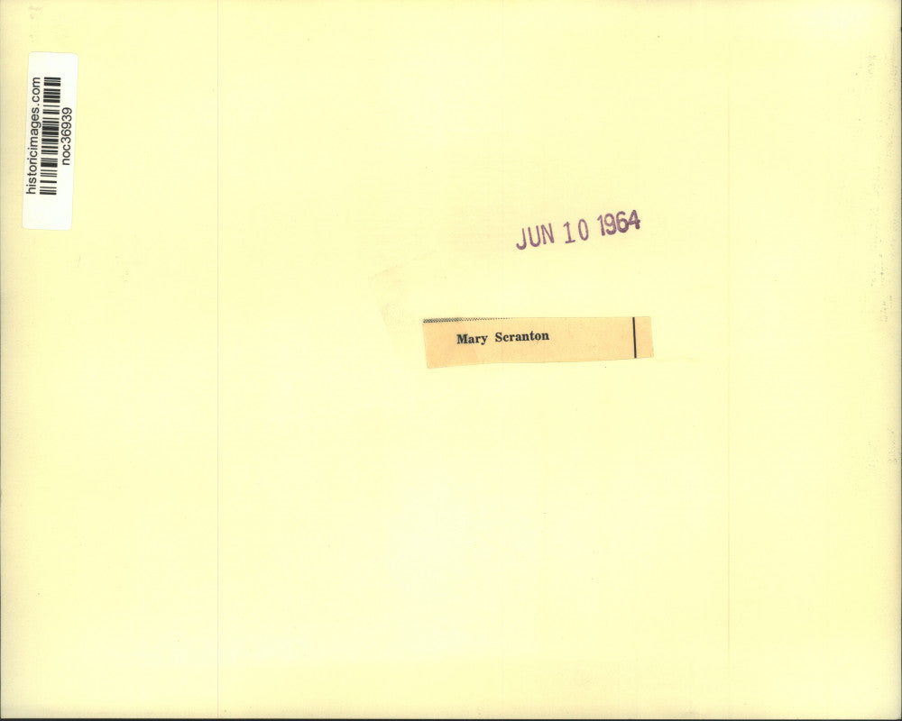 1964 Press Photo Mary Scranton raises her hand in victory - noc36939