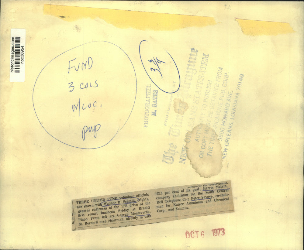 1973 Press Photo Wallace Schmitz with United Fund officials discuss fund drive