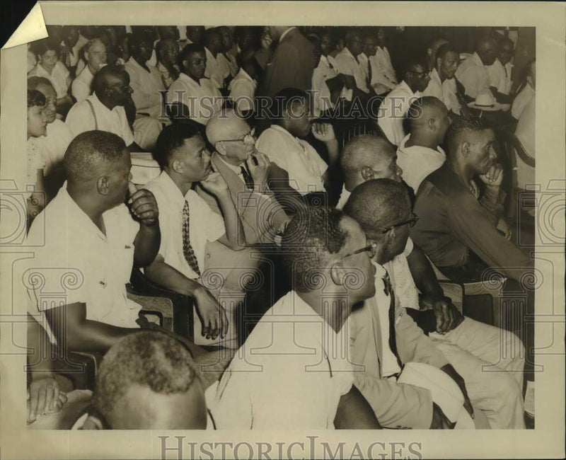 Load image into Gallery viewer, 1953 Press Photo Men waiting in room at Port of New Orleans - noc36985
