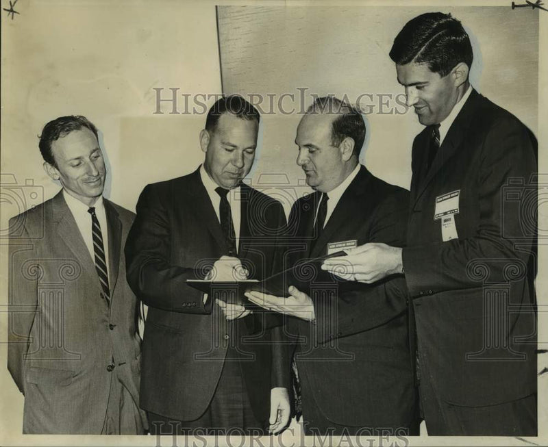 Load image into Gallery viewer, 1966 Press Photo Delegates attend Share Design Automation Workshop at the Jung

