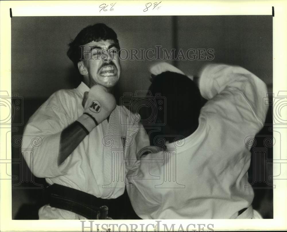 1988 Press Photo Karate - Greg Scythes battles Serge Dorville at UNO Center- Historic Images