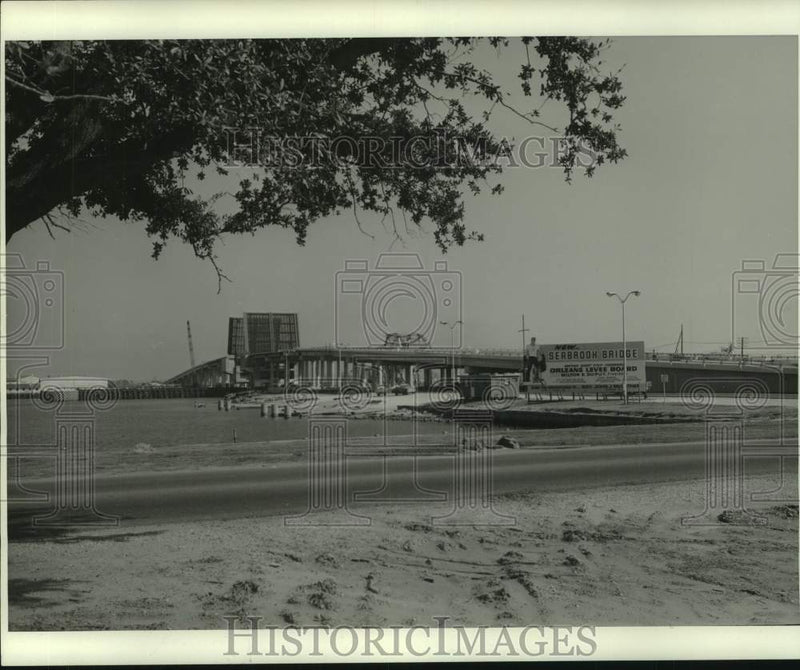 Load image into Gallery viewer, 1967 Press Photo View of Seabrook Bridge with the Drawbridges up from Beach
