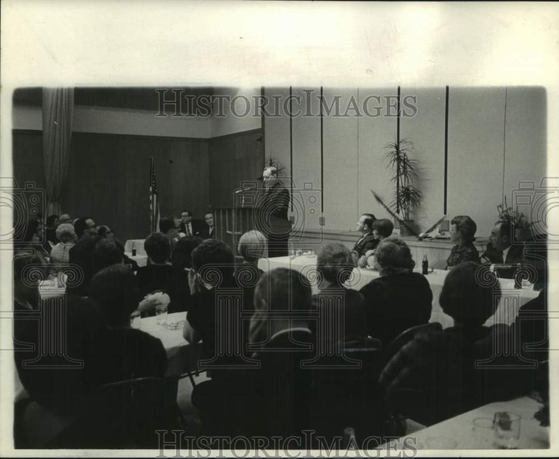 Load image into Gallery viewer, 1967 Press Photo Reverend Philip Hannan speaks at adult seminars - noc37444
