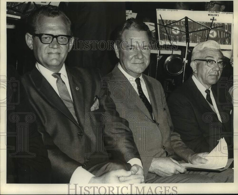 Load image into Gallery viewer, 1968 Press Photo Jess Riddle, Cong Boggs, and Roy Patron, Louisiana - noc37561
