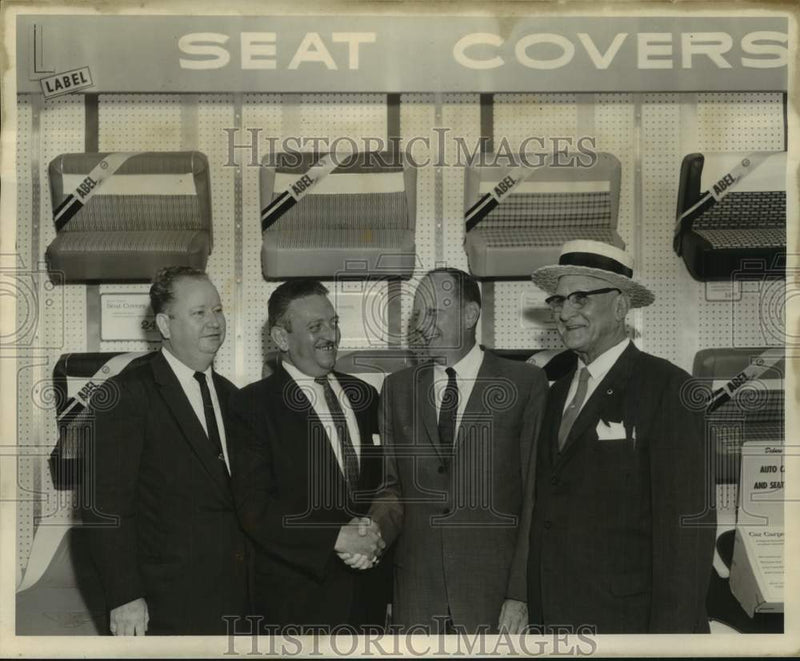 Load image into Gallery viewer, 1961 Press Photo Westside Shopping Center - William White and Store Officials
