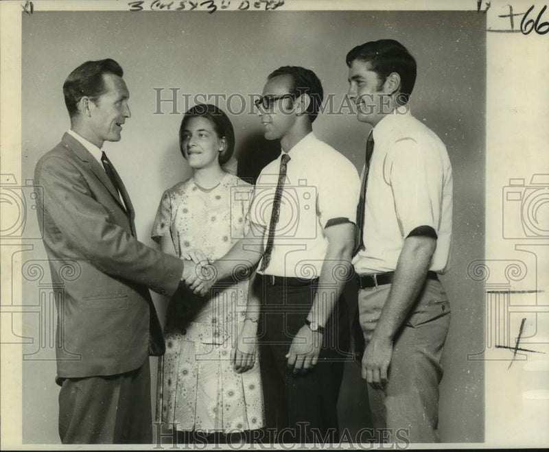Load image into Gallery viewer, 1969 Press Photo Churches of God - Reverend Ray Sanders and Members, New Orleans
