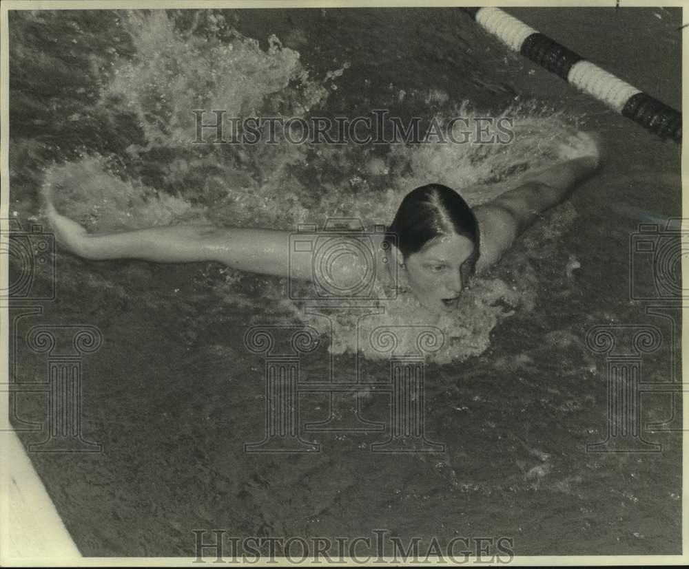 1976 Press Photo Brant Schroeder swims butterfly leg on relay team in Alexandria- Historic Images