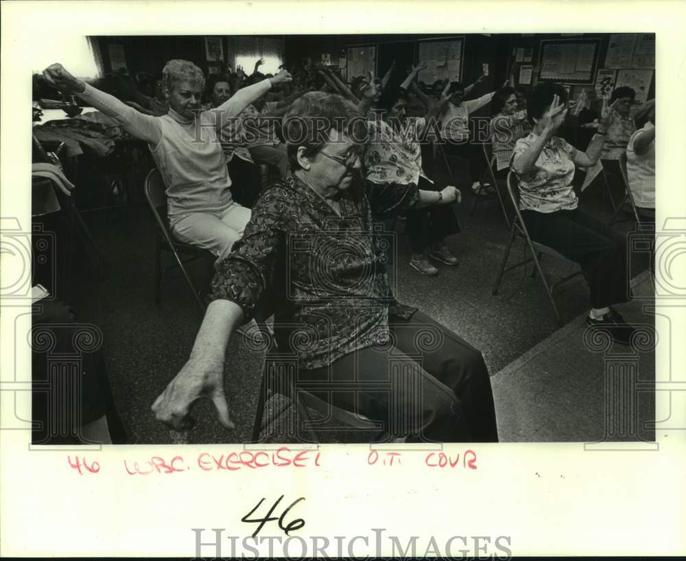 1986 Press Photo Senior citizens exercise at St. Bernard Council on Aging- Historic Images