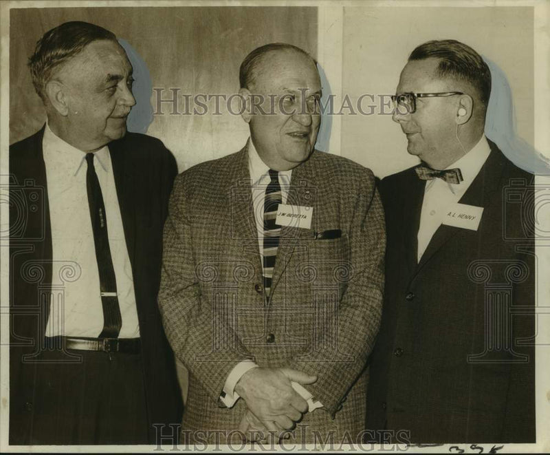 Load image into Gallery viewer, 1964 Press Photo Attendees at state engineering examiners' meeting, New Orleans
